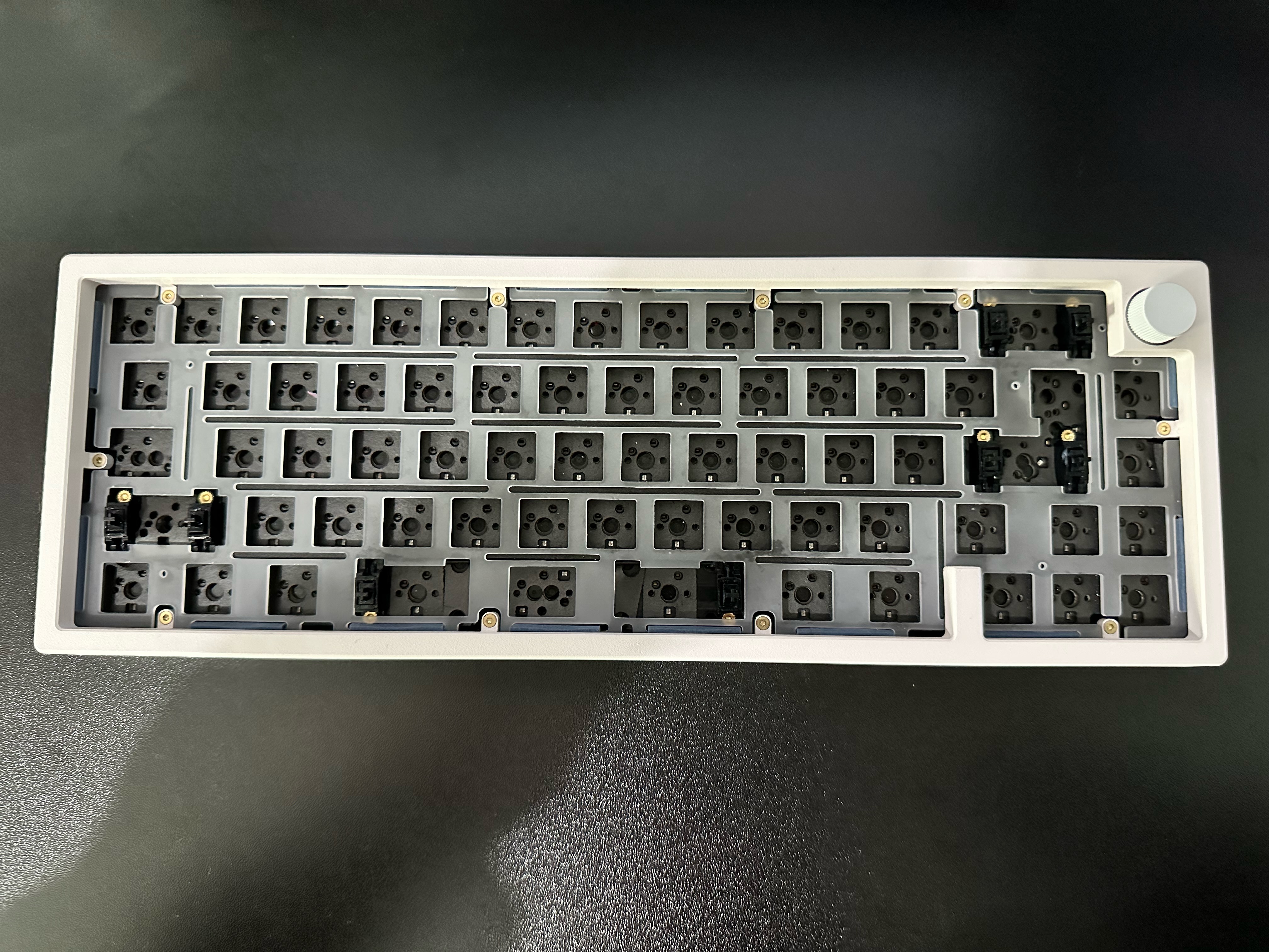 Zoom65V2 Ivory Cream/E-White With Extras