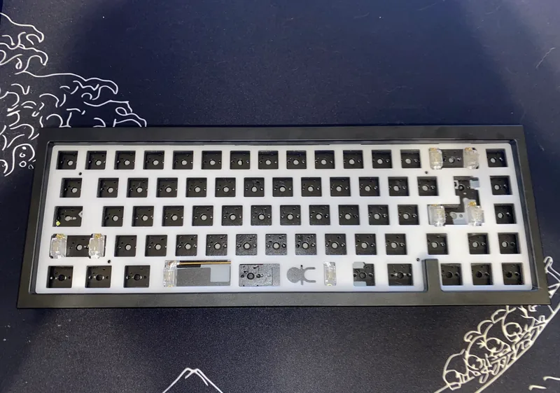 Black/Chroma QK65 R2