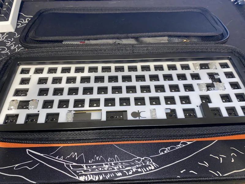 Black/Chroma QK65 R2