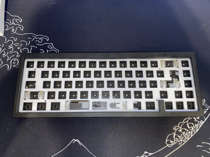 Black/Chroma QK65 R2