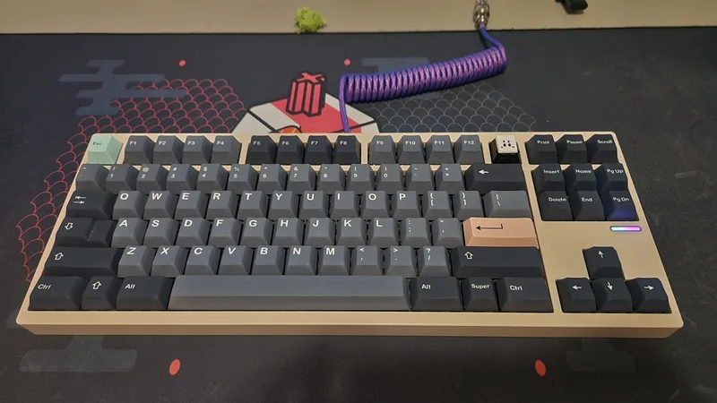 QwertyKeys QK80 WK / E-Milky White [Barebones]