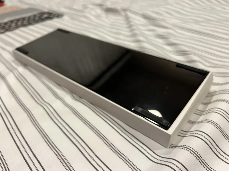 White/Black Mirror QK65 r2