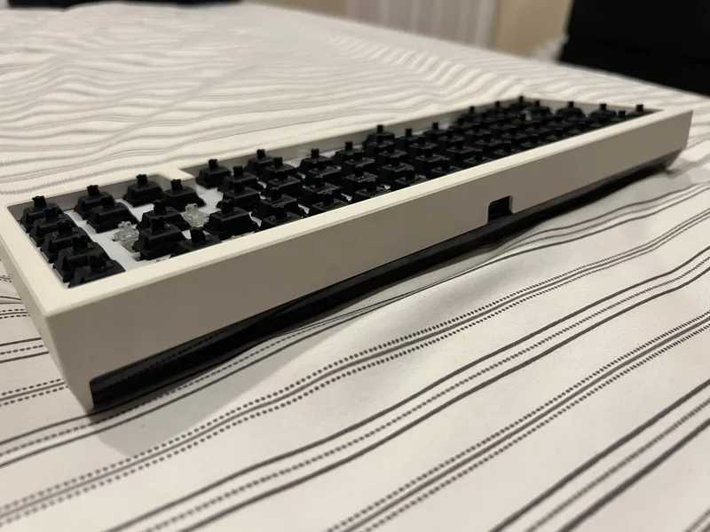 White/Black Mirror QK65 r2