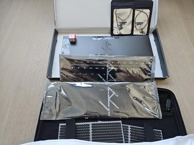 Iron160 BNIB 2 PCBs, Artisan Keycap, all original accessories