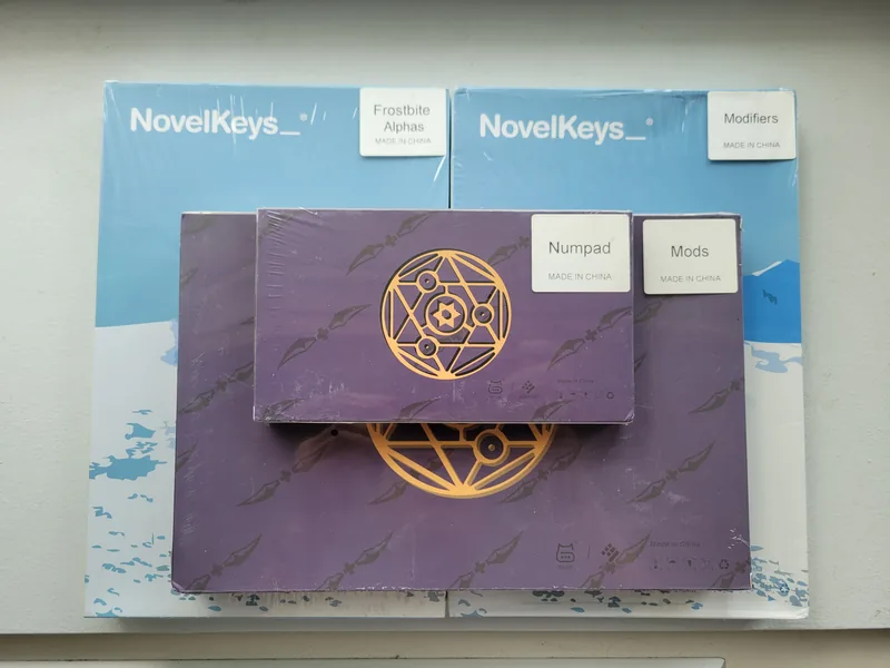 KAT Arctic and Lich Keycaps