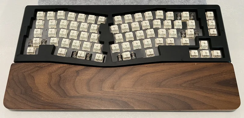Maja V2 with cream switches