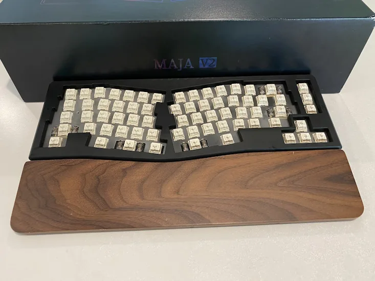 Maja V2 with cream switches