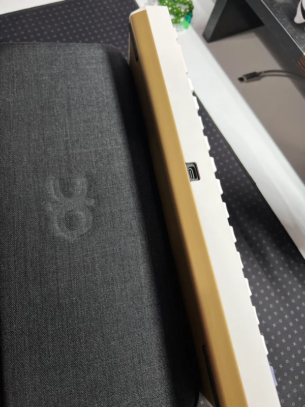 QK65 R1 E-White/Golden