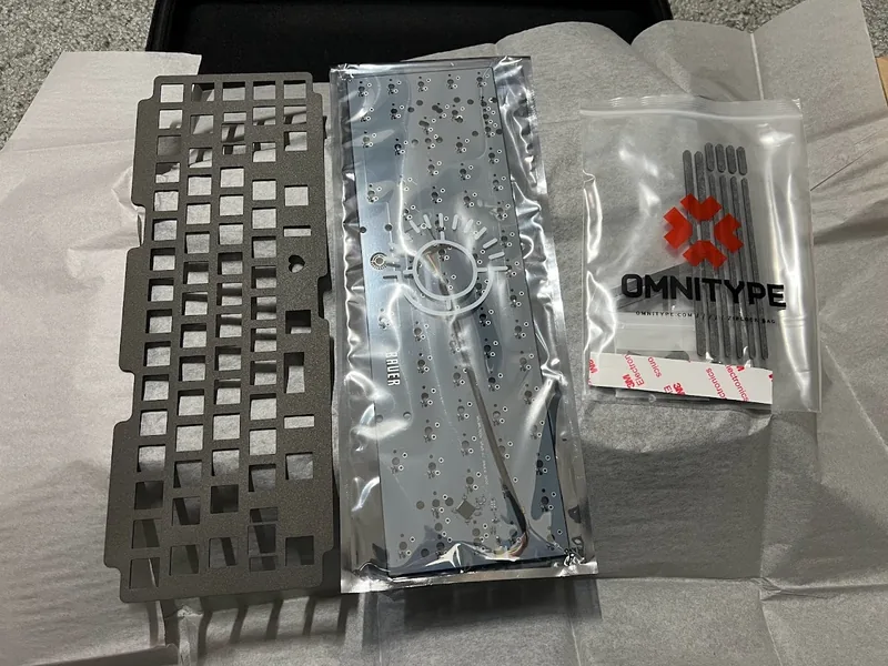 Omnitype Bauer 2 Commission Cobalt/Gold