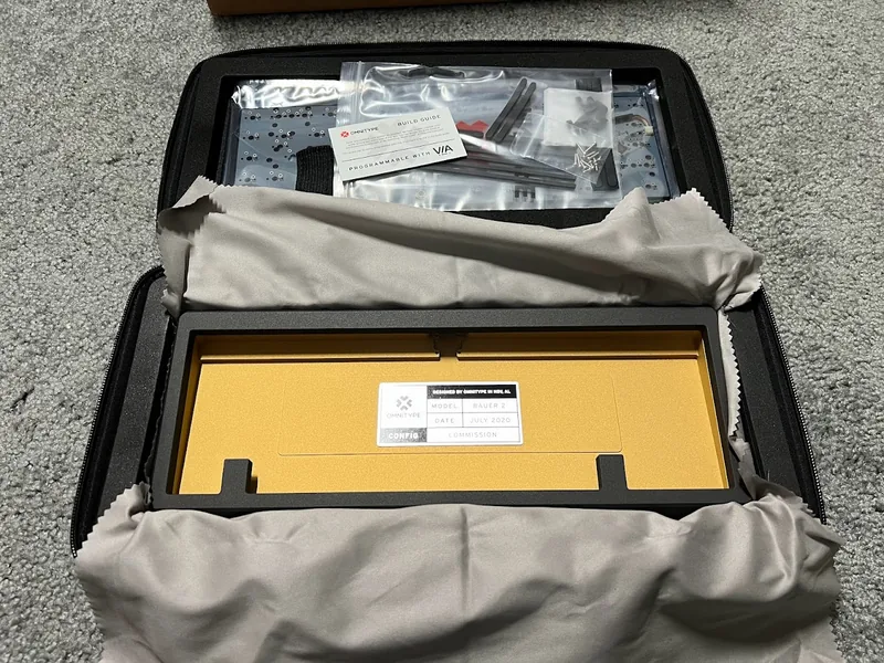 Omnitype Bauer 2 Commission Cobalt/Gold