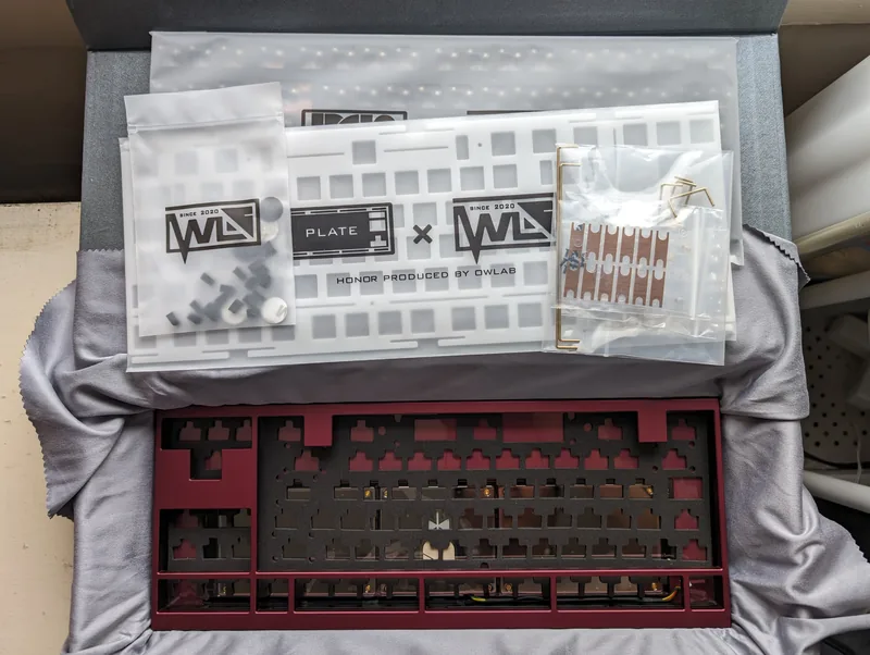 MR. SUIT R1 - Red WKL TKL (Brand New)