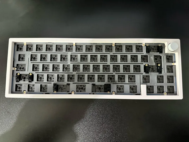 Zoom65V2 Ivory Cream/E-White With Extras