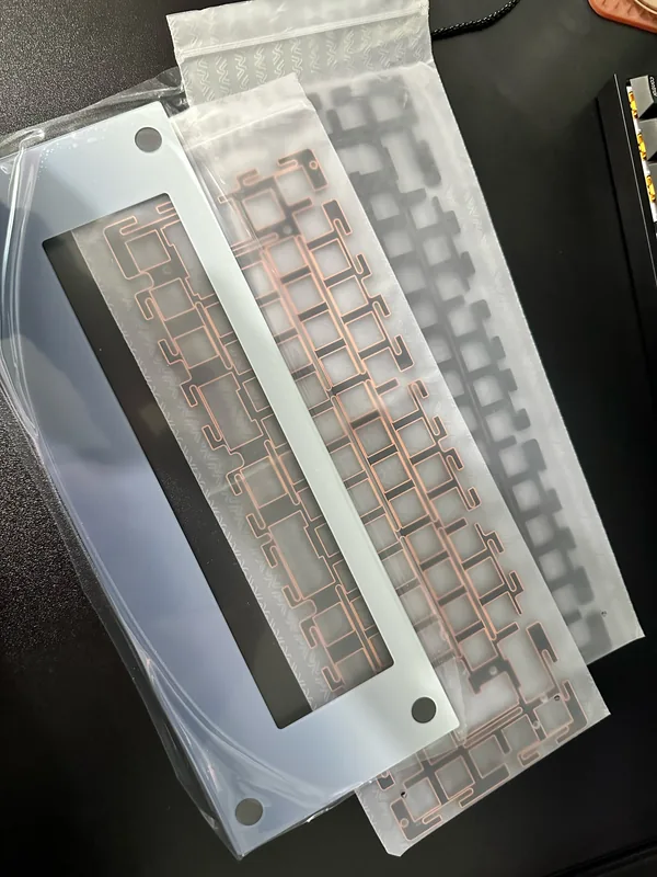 Zoom65V2 Ivory Cream/E-White With Extras