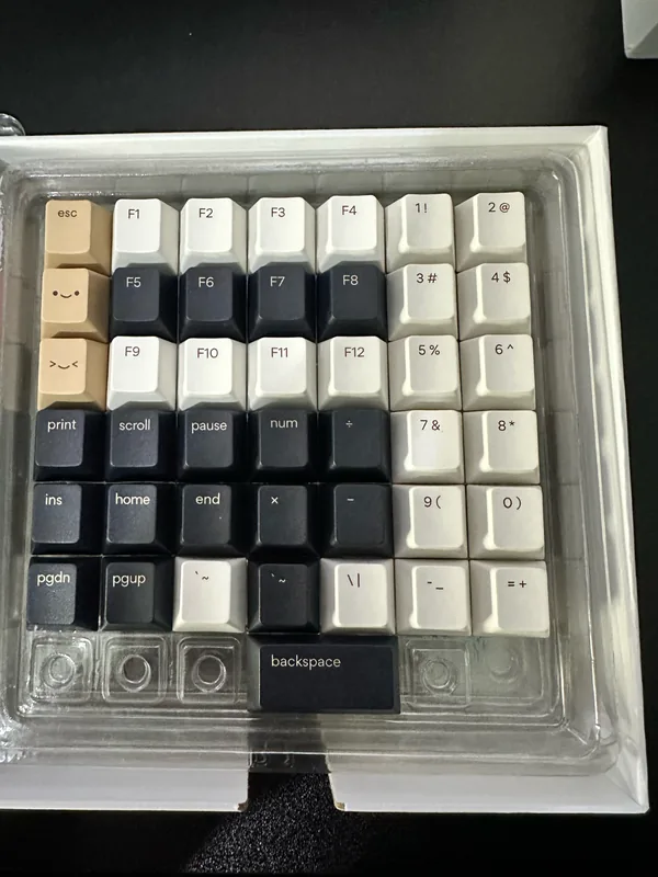 Osume Tsukimi Keycaps with Novelty Kit