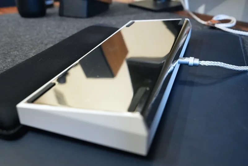 QK65 R2 White Mirror | New + Extras