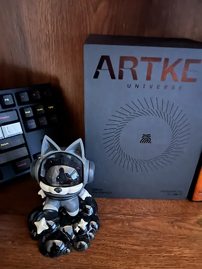 SIRIUS TOY STATUE