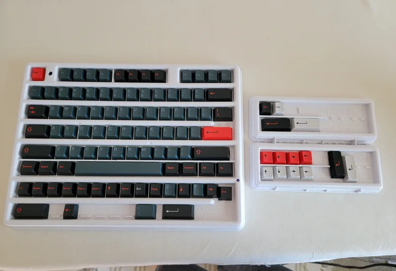 GMK Redline w/ Alternate Kit 