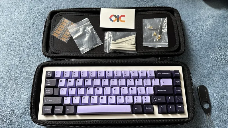 QK65 R1 E-White/Black