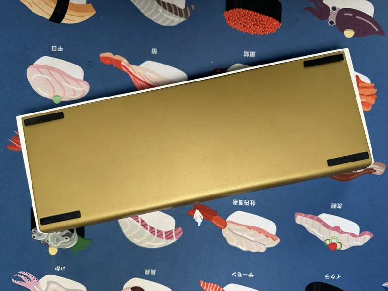 QK65 R1 E-White & Golden