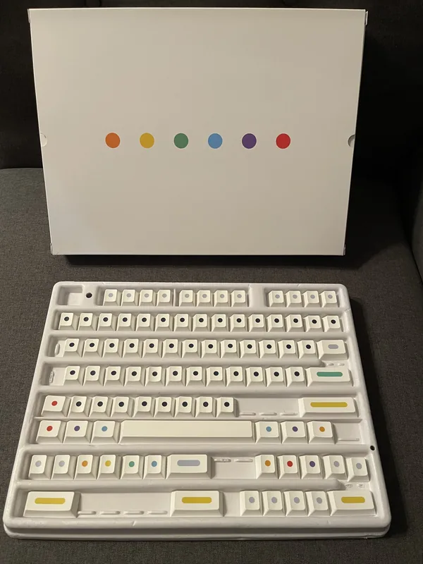 GMK Dots [R2] (Light Base)