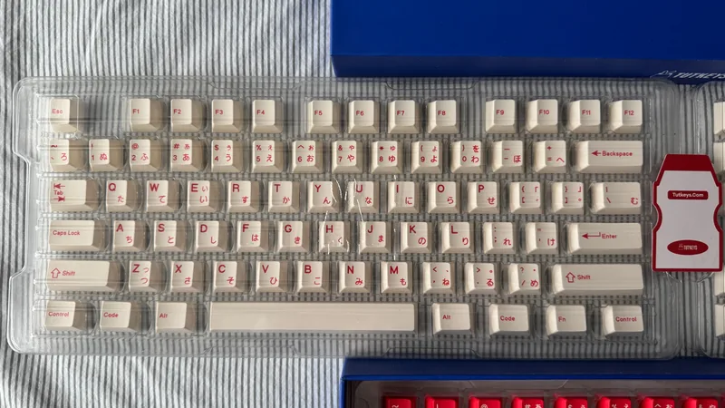 TUT YAKEYLT keycaps