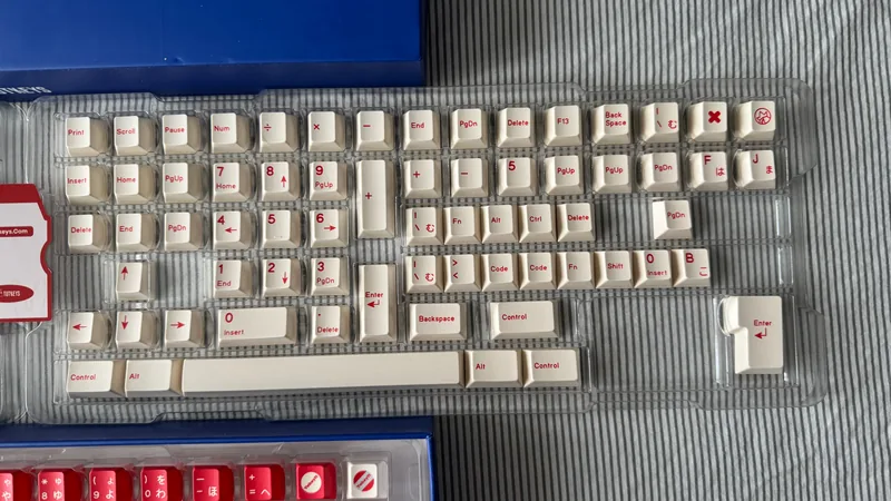 TUT YAKEYLT keycaps