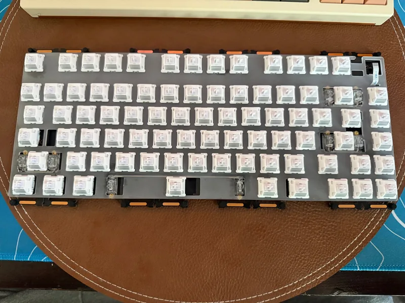 JRIS75 Milky E-White, GMK Striker R2