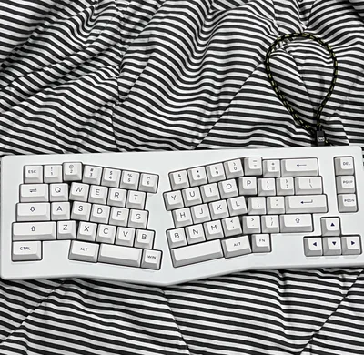 Akko ACR Pro Alice Plus ergonomic keyboard with Akko Crystal switches and extra keycaps