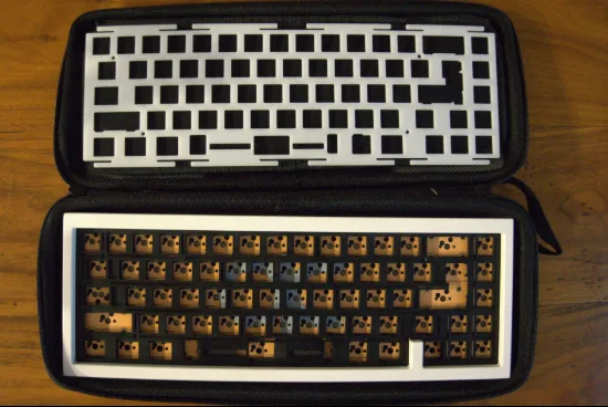 E-White/Navy Qwertykeys QK65 R1